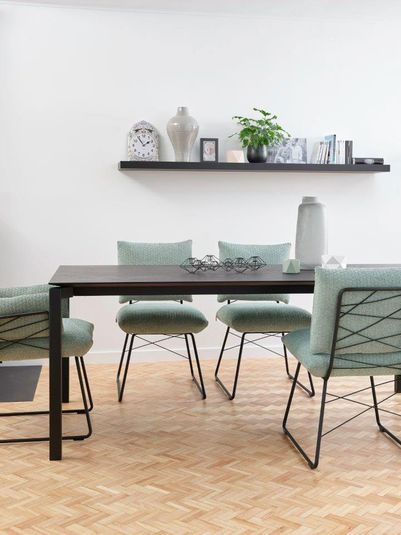 Sessel Moresnet & Tisch Float von Mobitec 